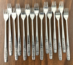 15 Oneida Distinction Deluxe Hh Rose Pendant SEAFOOD/COCKTAIL Forks 6&quot; Excellent - £29.87 GBP