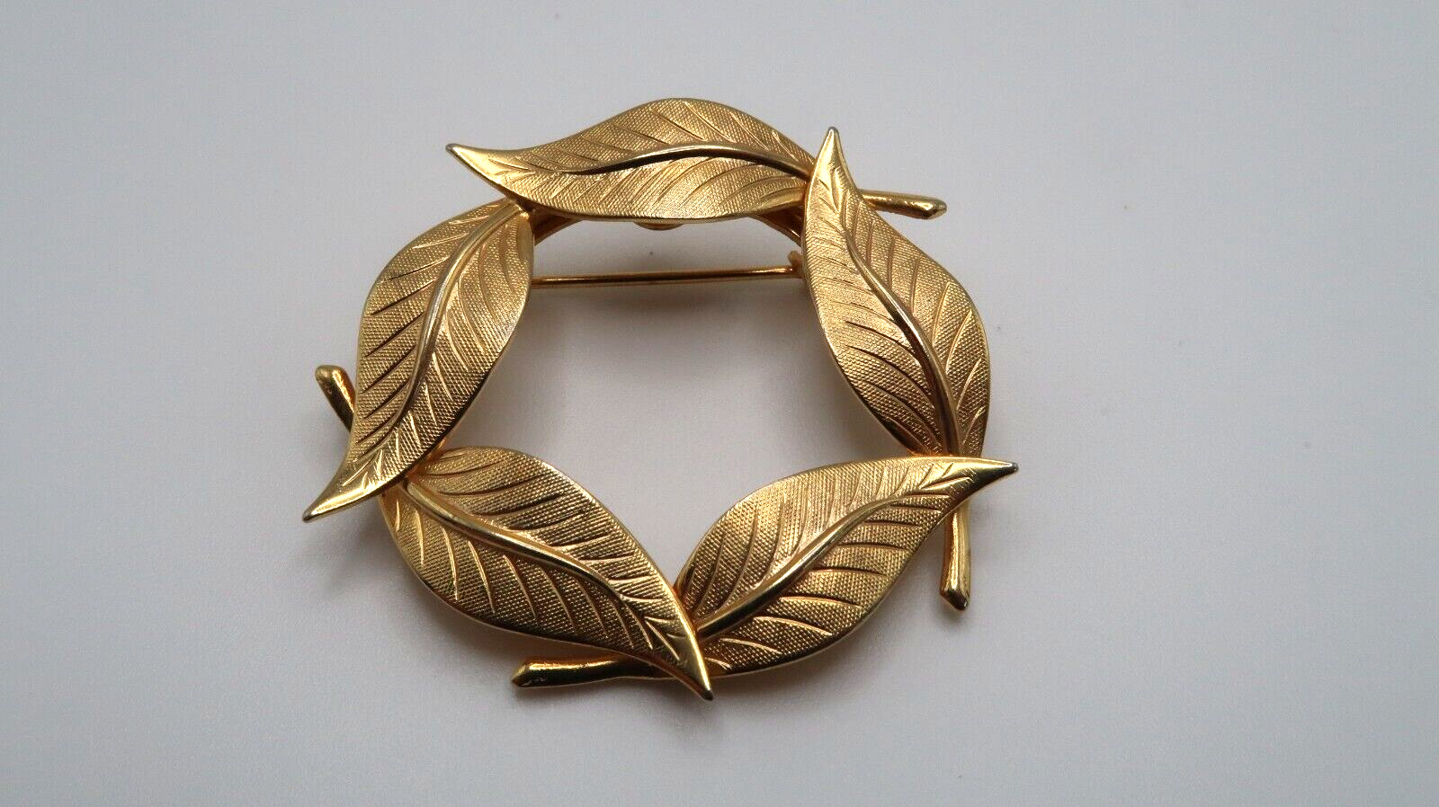 Primary image for Vintage Gold Leaf Circular Brooch Pin 4cm