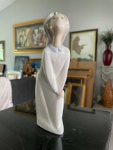 VINTAGE LLADRO GIRL BENDING FOR A KISS FIGURINE 7&quot; TALL MADE IN SPAIN - $37.39