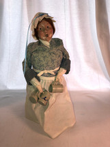 Byers Choice Williamsburg Woman With Mugs Figure Mint - £39.32 GBP