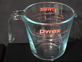 Vintage Pyrex Red Letter 2 Cup Imperial &amp; Metric Measuring Cup - Nice Bl... - $15.98