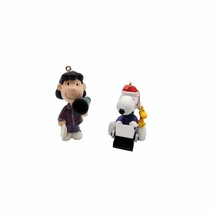 Hallmark Peanuts A Snoopy Christmas Lucy 2000 &amp; Literary Ace Snoopy 2002 - $263.60 MXN