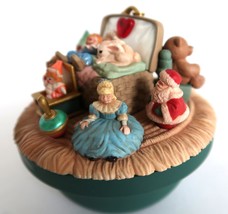 1998 Keepsake Victorian Toy Box Light Motion Music Christmas Ornament. BB4 - $372.61 MXN