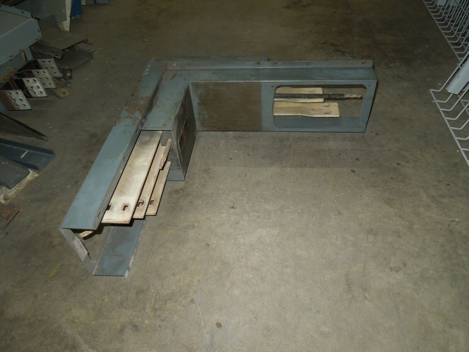 Bulldog ALD4063-2 600A 3Ph 4W 277/480V Aluminum Right Edgewise Bus Duct ... - $1,650.00