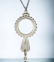 Silver Tone Filigree Vintage Magnifying Glass Pendant Necklace 18&quot; w/ Rhinestone - £12.50 GBP