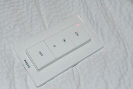 Philips Hue Wireless Dimmer Switch 324131092621 with Mount OEM W1B - €17,77 EUR