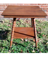Antique Victorian Parlor Lamp Table w/Shelf Turned Legs &amp; Glass Ball Cla... - $4,684.61 MXN