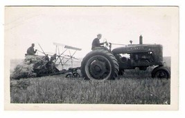 Vintage TRACTOR &amp; BINDER Harvesting 1940&#39;s/&#39;50&#39;s Photo - £9.59 GBP