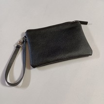 Black Leather Like Wristlet Pouch Bag Steve Madden Pebbled Zip Closure - $290.98 MXN