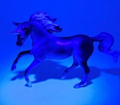 Breyer Stablemate 2019 Dark Purple Unicorn Crazy Surprise Plastic Horse ... - $732.73 MXN