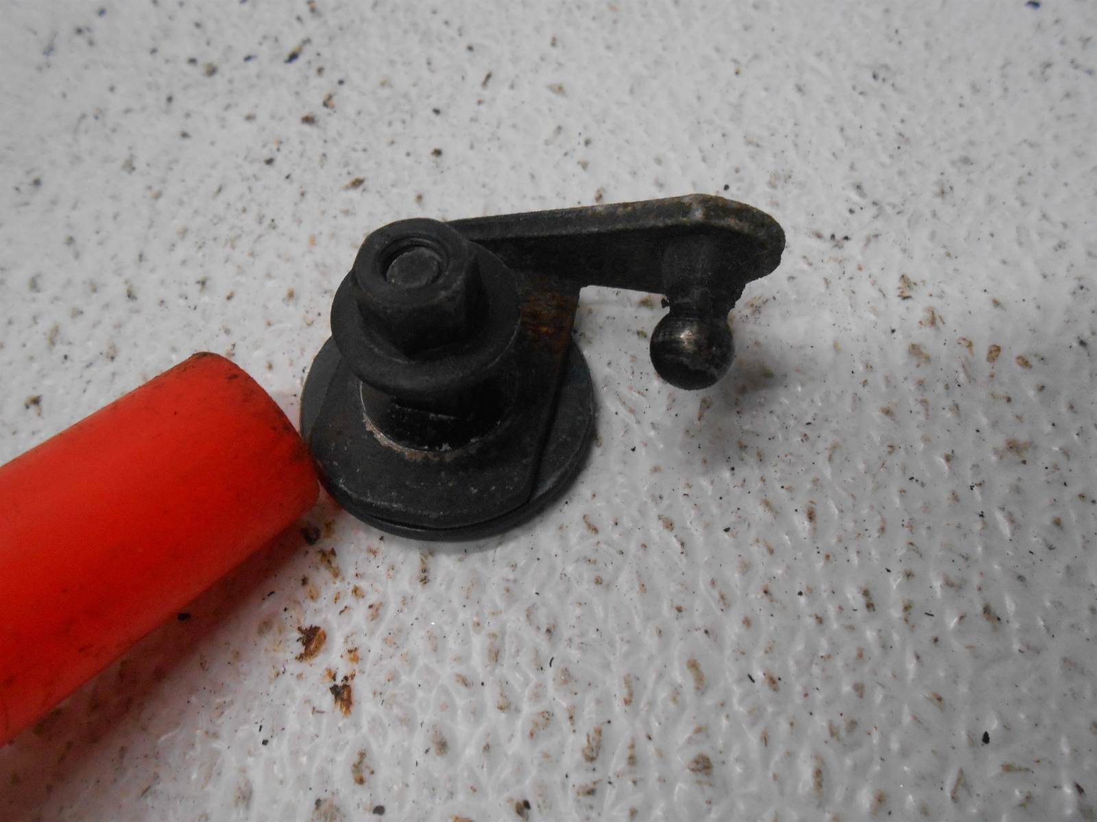 2004 jeep Grand Cherokee Right Passenger Rear Glass Shock Bracket - $24.99