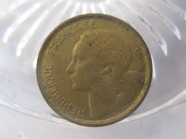 (FC-1329) 1952 France: 10 Francs - $1.00