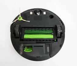 iRobot Roomba i3+ EVO Wi-Fi Connected Self Emptying Robot Vacuum Black i3550 image 5