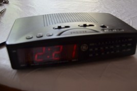 GE Dual alarm FM/AM clock radio battery backup 7-4825A Red LED large display - £18.22 GBP