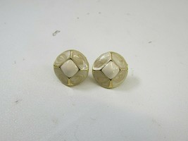 Vintage Pale Neutral Round Pierced Earrings 51610 Gold Tone Goldtone - £12.50 GBP