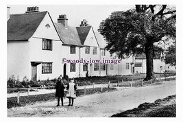 pu3032 - Yorks - Children pose outside Woodlands in Brodsworth - print 6x4 - £2.19 GBP
