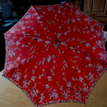 VINTAGE GIRL&#39;S RED NYLON FLORAL UMBRELLA-33&quot;-JAPAN-CURVED HANDLE-EXCELLENT - $708.92 MXN