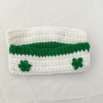 Vintage hand knitted travel tissue holder white with green trim clovers - €17,07 EUR