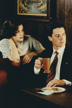 Twin Peaks Sherilyn Fenn Kyle Maclachlan In Diner 24X36 Poster - £22.82 GBP