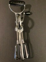 VINTAGE OEKCOO HAND HELD EGG BEATER HAND MIXER MADE IN USA STAINLESS STEEL. - $8.51