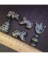 Lot 6 pendentifs perles de pierre en bois pétrifié pyu pumtek d&#39;Asie du ... - $89.18