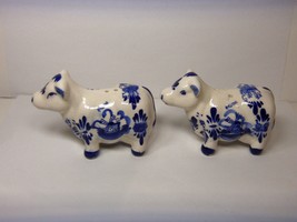 Handpainted Delft Blue Cows Ceramic Salt &amp; Pepper Shakers Vintage Unused - £15.47 GBP