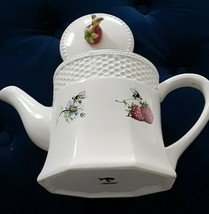 Large white teapot with a bee on the lid Global Design Connections Kathe... - £11.62 GBP