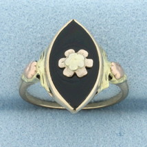 Vintage Onyx Tri-Color Gold Flower Ring in 10k Yellow, Green, and Rose Gold - £152.27 GBP