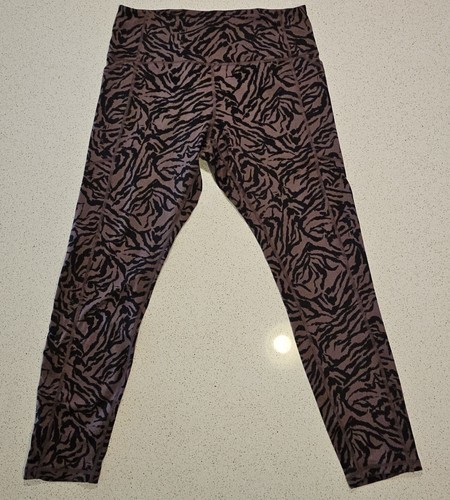 Juicy Couture Legging Womens XL Ankle Crop Tiger Stripe Athletic Pants Pockets Item image 4