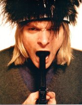 Kurt Cobain on stage 8x10 glossy Photo #E4394 - £7.65 GBP