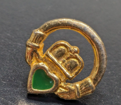 Vintage Celtic Irish Claddagh Gold Tone Green Enamel Lapel Pin - £8.69 GBP