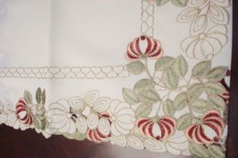 Floral red/pink, table runner, 16x54, OFF WHITE/CREAM, NEW[10b] - £18.38 GBP