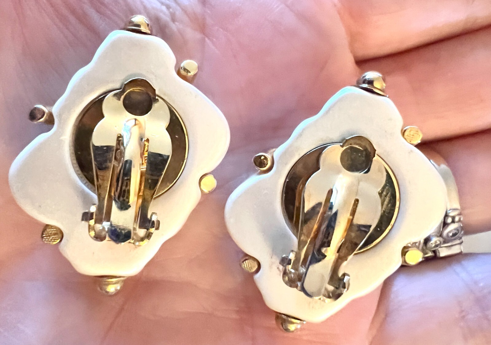 Kenneth Jay Lane KJL Earrings White Seashell Resin Gold Plated Clip on 80s VTG Item image 5