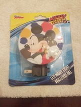 Mickey Mouse Night Light LED Night Light 4 1/2 inches tall upc 639277377395 - £19.68 GBP