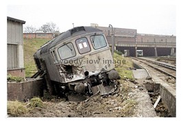 ptc6958 - London - Derailment of No.33033 at Grove Park. July 1975 - print 6x4 - £2.15 GBP