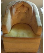 Vintage Tufted Velvet Barrel Style Accent Chair – AMAZING RETRO CHAIR – GDC - $407.47 CAD