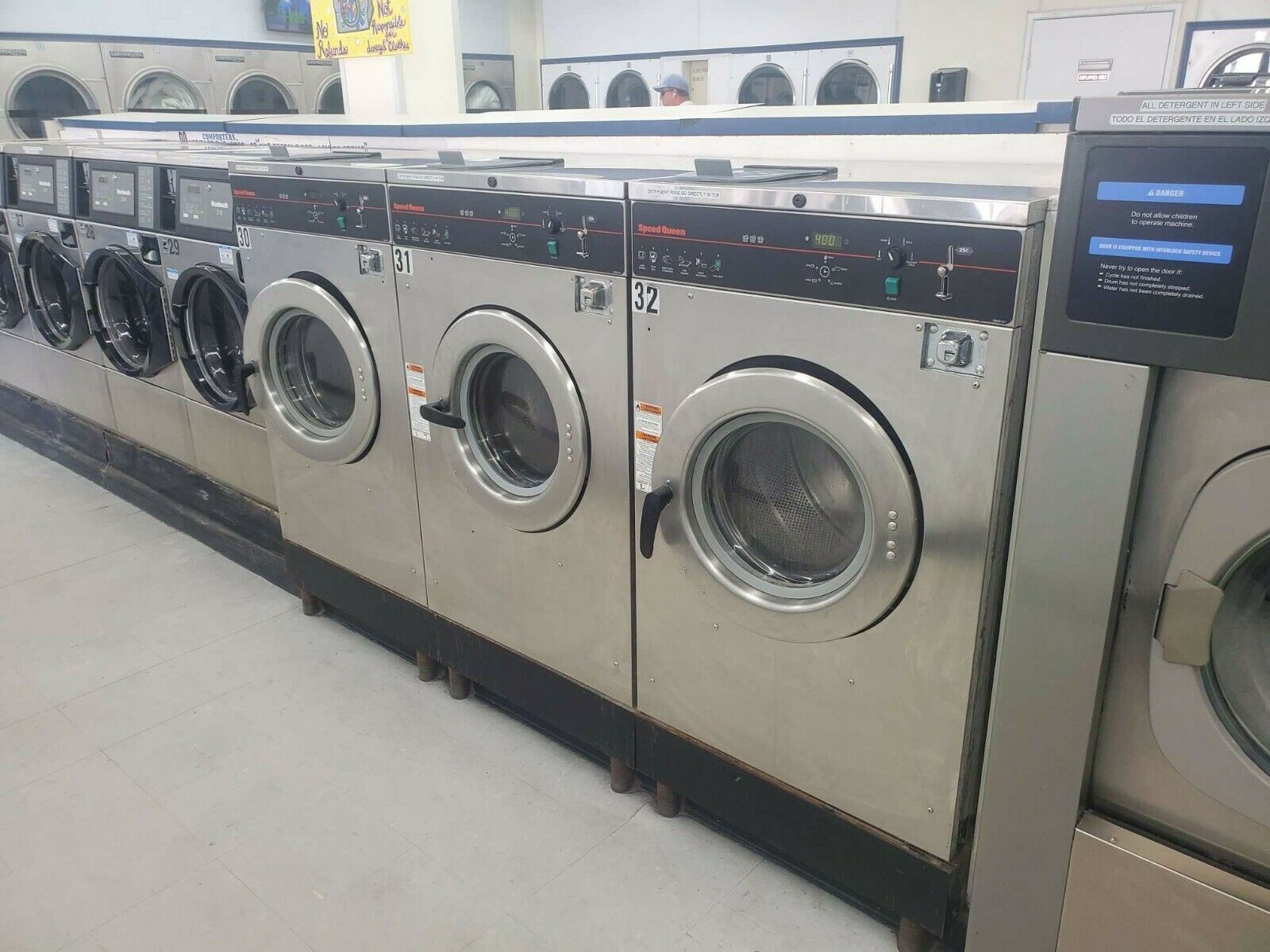 Speed queen FRONT LOAD WASHER COIN OP 30LB 208-240V M/N SCN030GC2YU1001 [REF] - $2,673.00