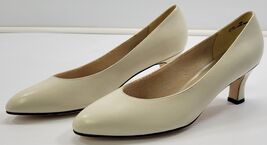BG) Carriage Court Maxi Woman Ivory White Heel Shoes Size 8M - $12.86