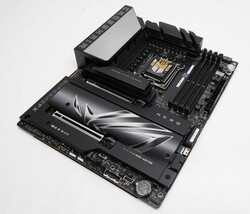 ASUS ROG CROSSHAIR X870E HERO AMD AM5 ATX Motherboard image 5
