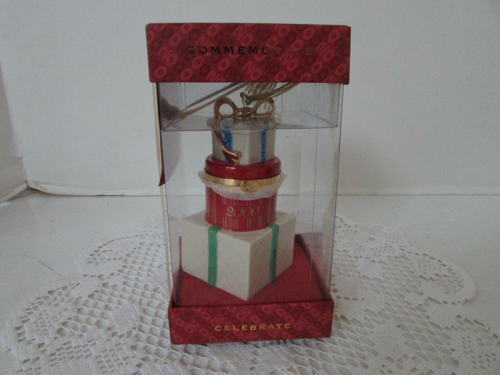 LENOX CHINA CHRISTMAS TREASURE BOX TIME CAPSULE ORNAMENT 2000 NIB - $14.80