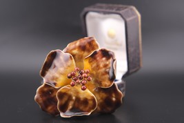 Vintage Enamel Flower Brooch Pin – Gold Tone Metal, Beaded Center - $887.42 MXN
