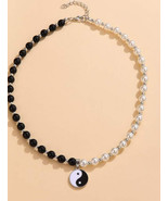 Yin Yang pearl choker necklace - $270.69 MXN
