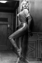 Mamie Van Doren sexy leggy pin up pose 18x24 Poster - £19.17 GBP