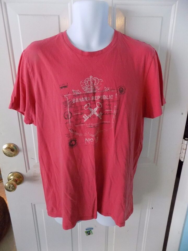 Banana Republic Short Sleeve Red Graphic T-Shirt Size L Men&#39;s EUC - $20.00