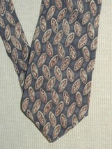 Louis Feraud USA Neck Tie / Necktie 100% Silk gray beige red 56&quot;x3.75 - $10.34