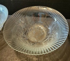 2 VINTAGE GLASS RIBBED BOWLS WITH FLOWER DESIGN - £22.14 GBP