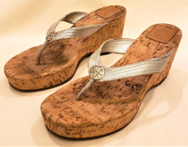 Tory Burch Wedge Sandals Size-10M Silver Leather Tory Burch Silver Metal Accent - £32.14 GBP