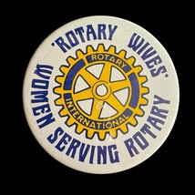 Rotary Wives Women Serving Button 2.5&quot; Vintage - $221.85 MXN