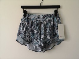 Nwt Lululemon Blue Multi Floral Print Ltwt Low Rise Lined 4&quot; Hotty Hot Shorts 8 - £66.05 GBP