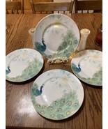 4 Lakshmi Turquoise Teal Gold Peacock &amp; Feathers Dinner Plates 222 Fifth... - $741.57 MXN